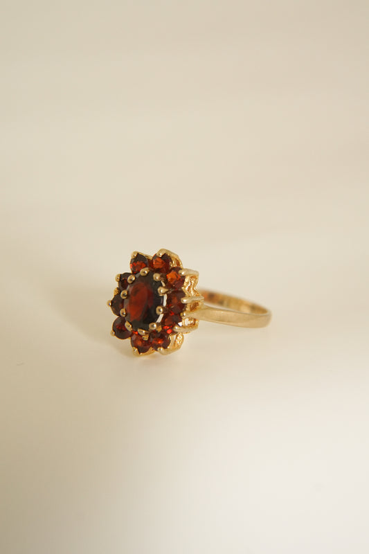 GAIA | 9CT VINTAGE GARNET CLUSTER RING