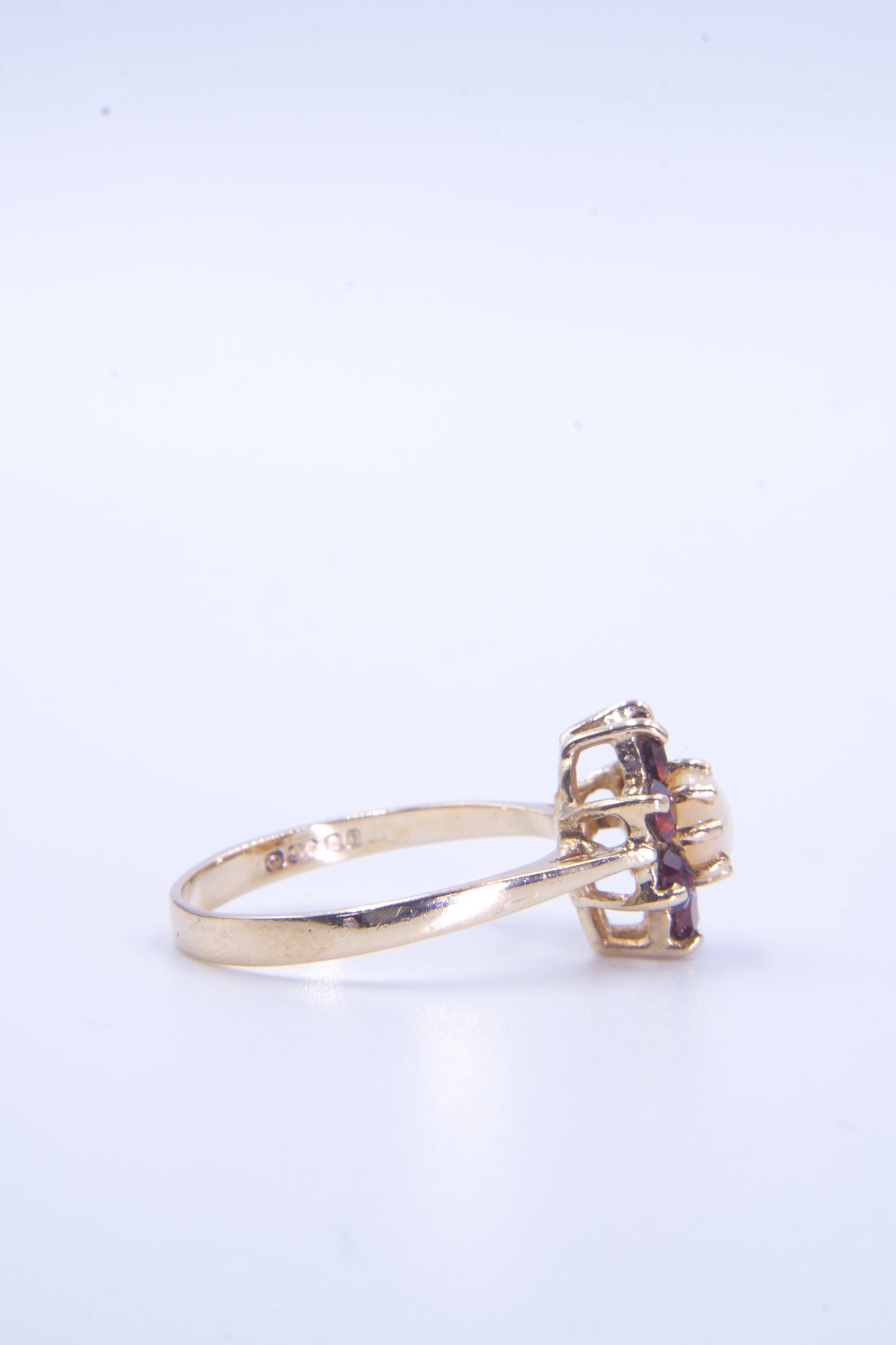 ELLA | VINTAGE 9CT GOLD OPAL & GARNET CLUSTER RING