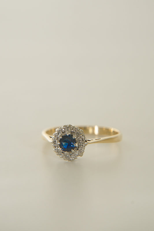 LAUREN | 18CT SAPPHIRE & DIAMOND CLUSTER RING