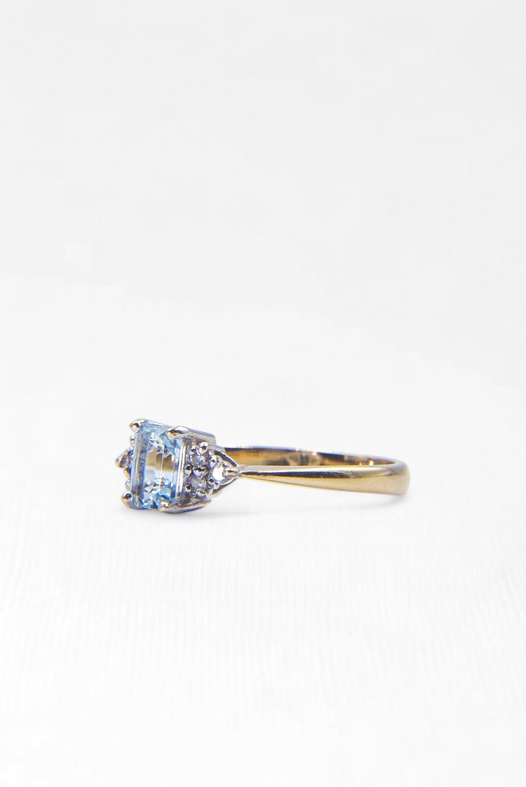 ANABEL | AQUAMARINE & DIAMOND RING