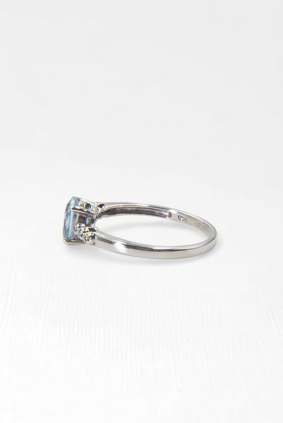 NOEMI | WHITE GOLD AQUAMARINE & DIAMOND RING