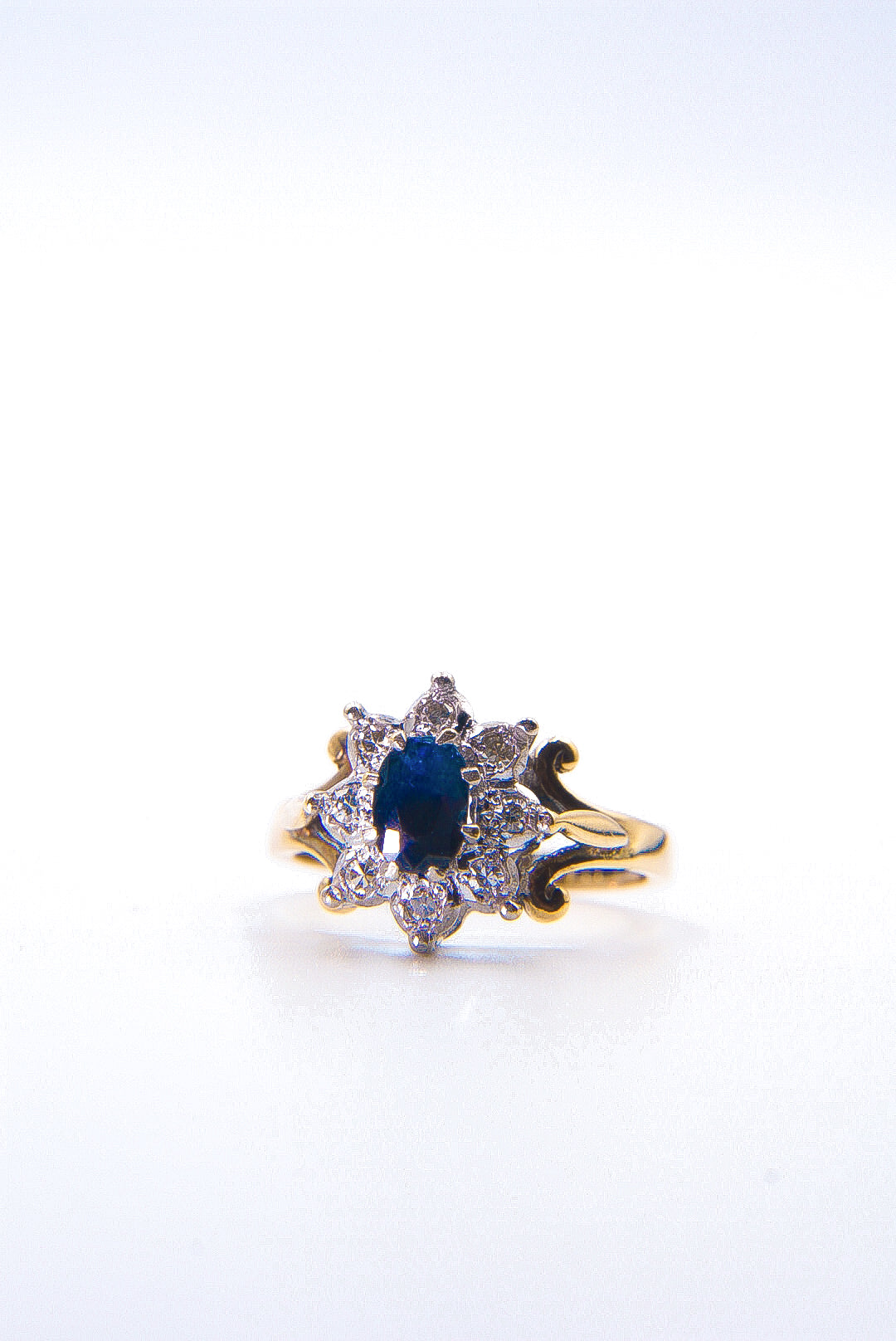 AYLA | SAPPHIRE & DIAMOND CLUSTER RING