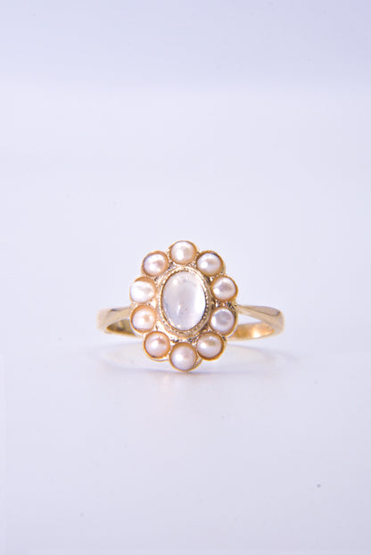 BO | MOONSTONE & PEARL CLUSTER RING