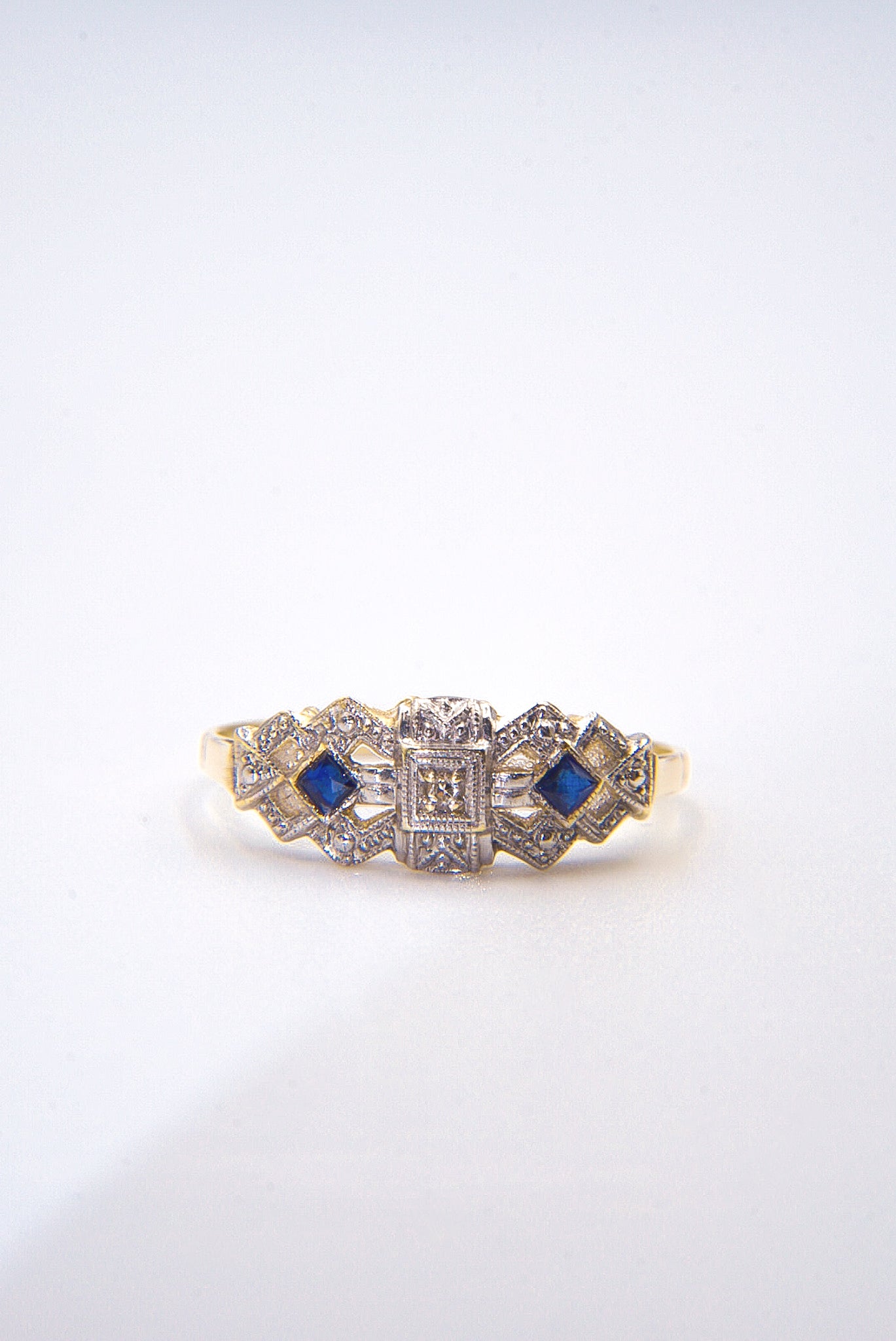 LIZZY | 18CT ART DECO SAPPHIRE & DIAMOND RING