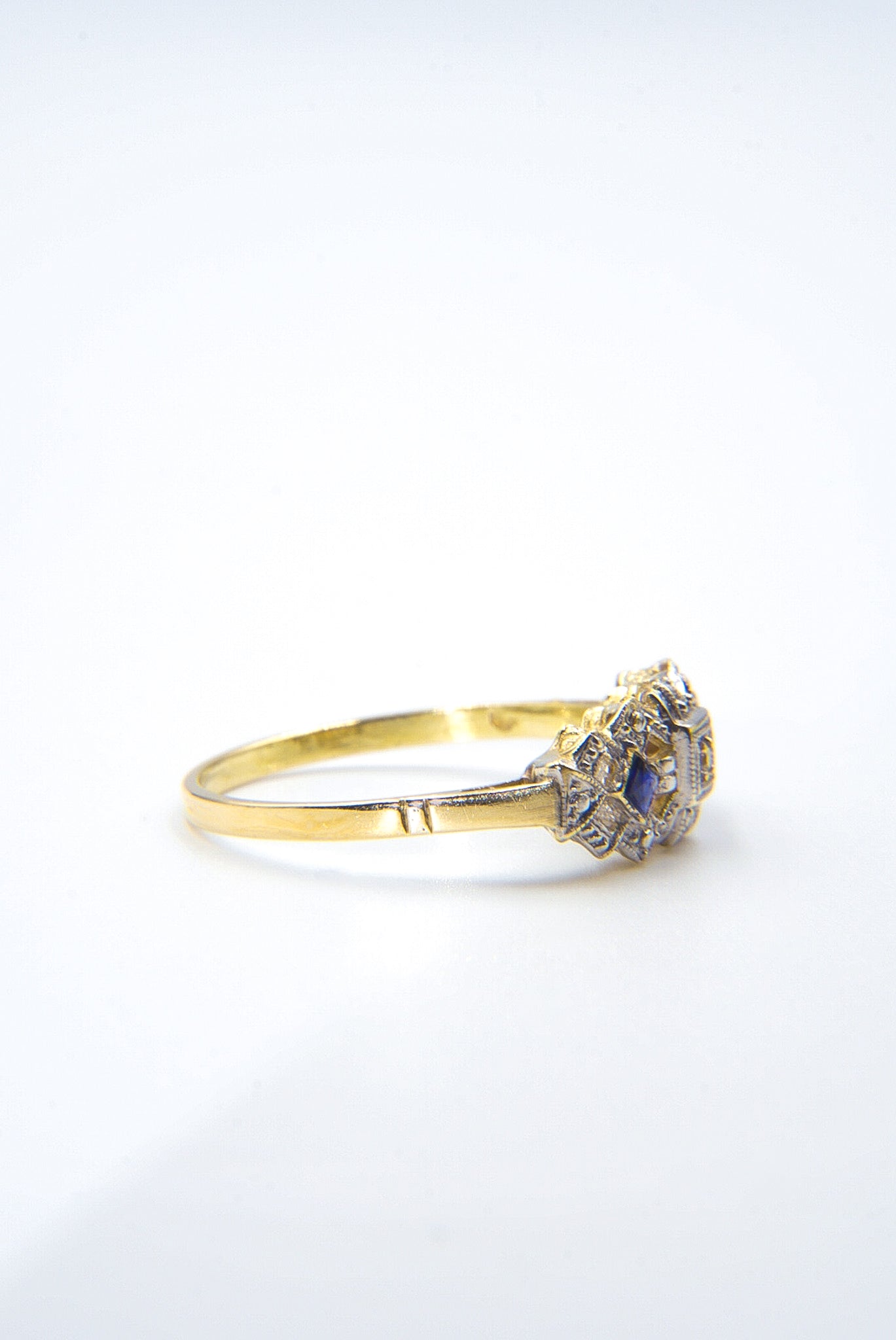 LIZZY | 18CT ART DECO SAPPHIRE & DIAMOND RING